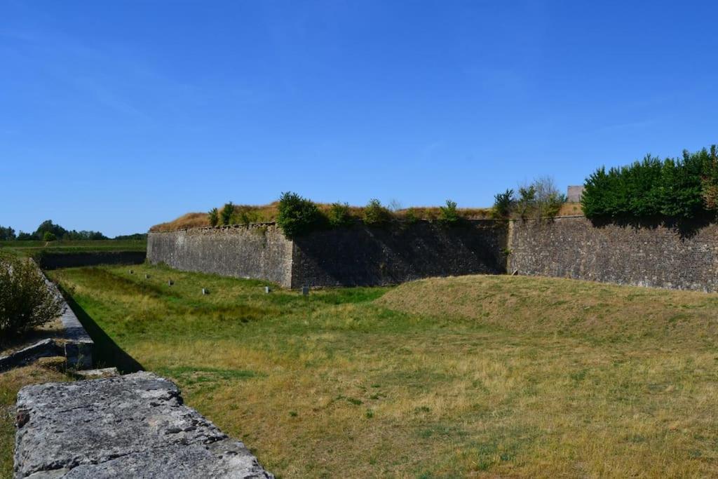 L'Escale Des Remparts Villa Rocroi Exterior photo
